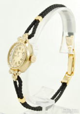 Caravelle by Bulova 17J ladies' wrist watch #102050, lovely YBM & SS oval case, fancy glass crystal