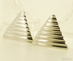 WBM fancy washboard-design triangular clip-on earrings