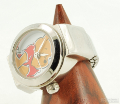 Timex for Disney quartz ring watch with "Winnie the Pooh", heavy WBM chrome round case