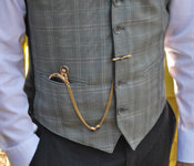 Straight Chain with T-Bar (Vest)