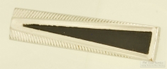 Hickok WBM & enamel rectangular tie clip, "V" of matte black enamel with vertical line engraving