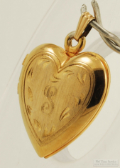YGP heart-shaped locket with an engraved "S" monogram