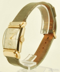 Bulova 17J grade 98A wrist watch, attractive yellow gold filled (YGF) rectangular case