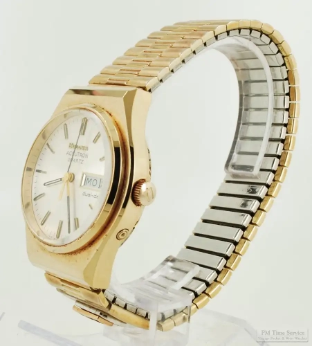 PMW1437: Bulova Accutron quartz quickset 0J with day & date
